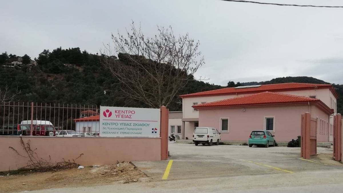 Τραγωδία στη Σκιάθο: Πάτησε τη γυναίκα του με το αυτοκίνητο