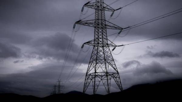 ΔΕΔΔΗΕ: Παραμένουν χωρίς ρεύμα 400 νοικοκυριά