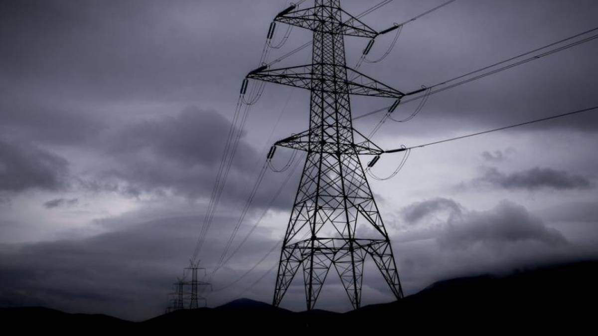 ΔΕΔΔΗΕ: Παραμένουν χωρίς ρεύμα 400 νοικοκυριά