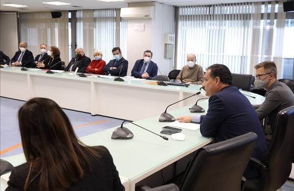 Σύσκεψη συνδέσμων βιομηχανιών με ΥΠΑΝ- Εν αναμονή ανακοινώσεων η αγορά