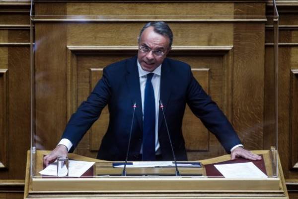 «Παράθυρο» Σταϊκούρα για μειώσεις του ΦΠΑ στα τρόφιμα- Όλα αξιολογούνται