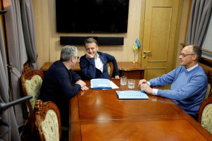 Κίεβο: Επίσκεψη υψηλού συμβολισμού από Στάρμερ, Μακρόν, Μερτς και Τουσκ