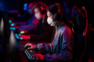 Τέσσερις στους 10 επαγγελματίες gamers ανησυχούν για την ψυχική τους υγεία