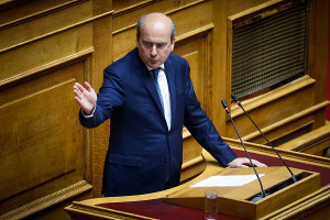 Φορολογικό νομοσχέδιο: Εξαιρέσεις για ταξί, ασφαλιστικούς συμβούλους, περίπτερα, καφενεία