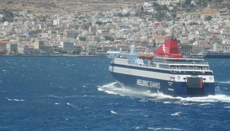 Σε κατάσταση απαγορευτικού τα νησιά λόγω των περικοπών στην ακτοπλοΐα
