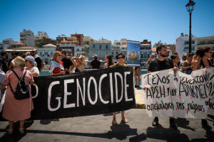 Ένταση και επεισόδια και στον Άγιο Νικόλαο Κρήτης με αφορμή την άφιξη του Crown Iris