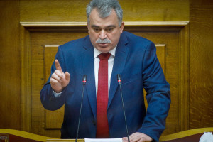 Πουλάς (ΠΑΣΟΚ): Η κυβέρνηση καταργεί θεμελιώδη εργασιακά δικαιώματα