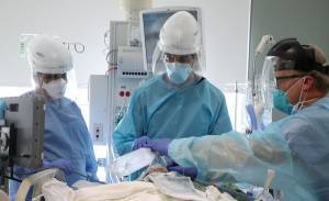 SOS εκπέμπει η Αχαΐα: Γέμισαν τα κρεβάτια στις ΜΕΘ (video)