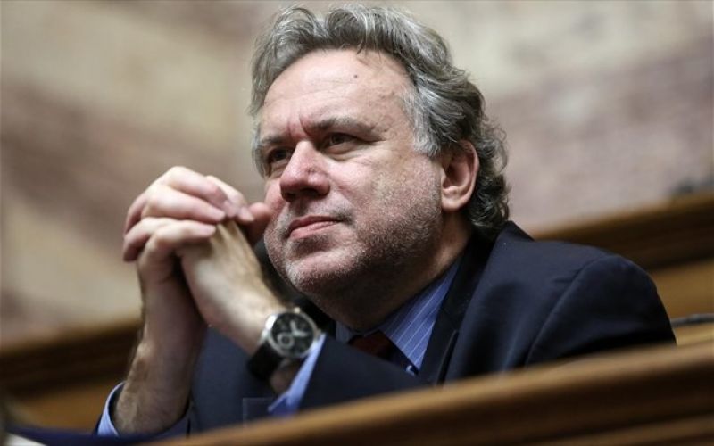 Ένταση και αποδοκιμασίες σε ομιλία του Κατρούγκαλου