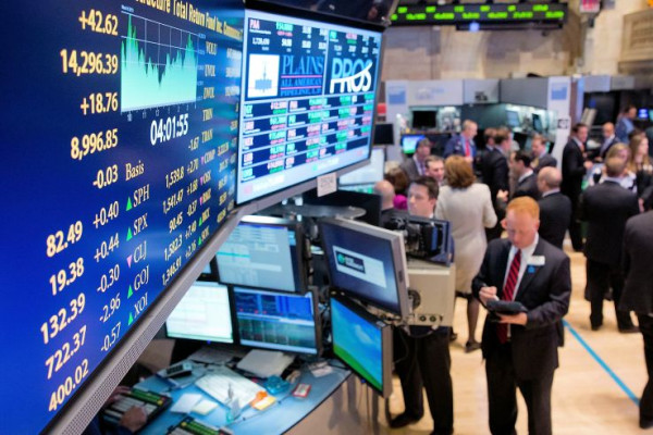 Άνοδος για τη Wall Street μετά τα αισιόδοξα οικονομικά στοιχεία