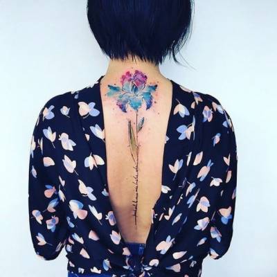 17 αισθητικά όμορφα τατουάζ για τη σπονδυλική σας στήλη