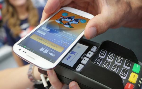 Σε πληρωμές μέσω κινητών στρέφονται σταδιακά οι καταναλωτές