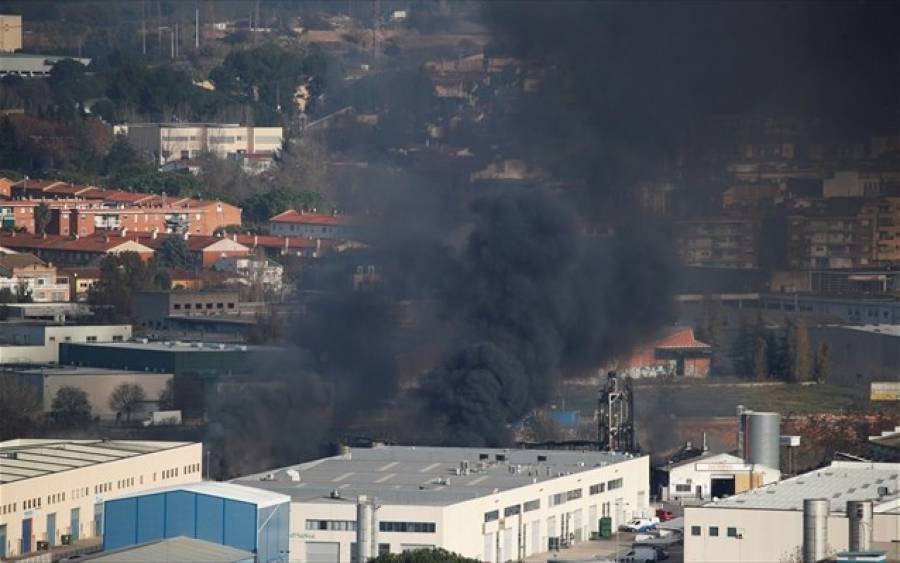 Πυρκαγιά σε χημικό εργοστάσιο στην Καταλονία