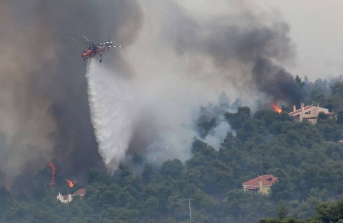 Φωτιά στην Αττική: Νεκρός εθελοντής πυροσβέστης στην Ιπποκράτειο Πολιτεία