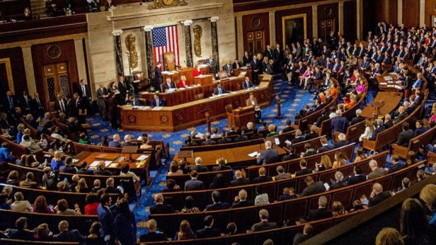 ΗΠΑ: Η Βουλή θα εξετάσει την απαγόρευση πώλησης επιθετικών όπλων