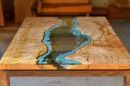 Τραπέζια έργα τέχνης από ξύλο με ενσωματωμένα γυάλινα ποτάμια!