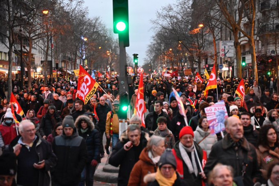 Νέες μεγάλες συγκεντρώσεις στη Γαλλία ενάντια στο νέο συνταξιοδοτικό