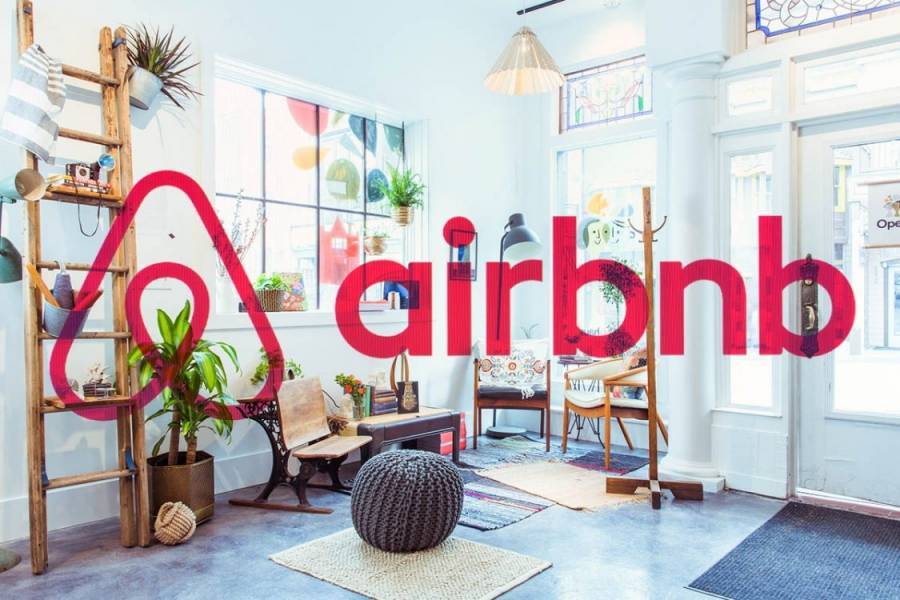 Τα έσοδα της Airbnb ξεπέρασαν το 1 δισ. δολάρια