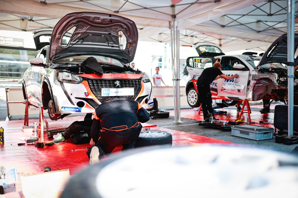Η Peugeot Sport γιορτάζει την πώληση του 802ου PEUGEOT 208 RALLY, της κατηγορίας R2 και RALLY4!