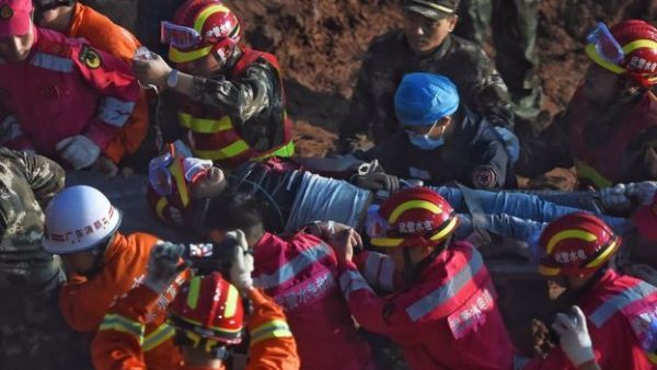 Κίνα: Ανασύρθηκε ζωντανός μετά από 67 ώρες κάτω από συντρίμμια