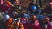 Κίνα: Ανασύρθηκε ζωντανός μετά από 67 ώρες κάτω από συντρίμμια