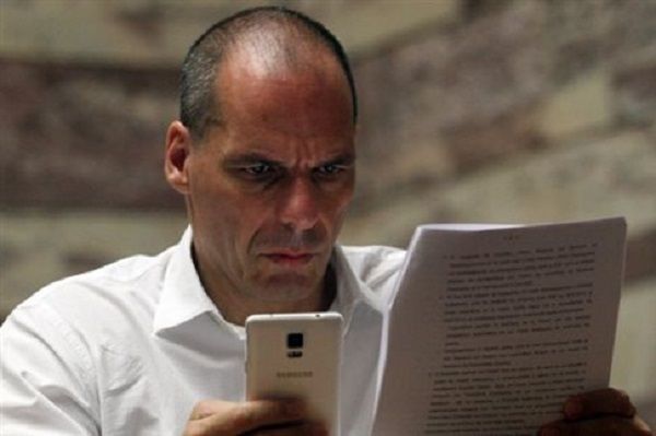 Η ΝΔ σηκώνει τα θέμα του Βαρουφάκη