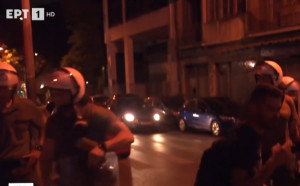 Πέτρες και μολότοφ στη Χαριλάου Τρικούπη μετά τη δήλωση Ανδρουλάκη