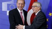 Γιούνκερ: Λυπάμαι για την αντίδραση του Ερντογάν στη σάτιρα