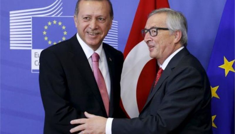 Γιούνκερ: Λυπάμαι για την αντίδραση του Ερντογάν στη σάτιρα