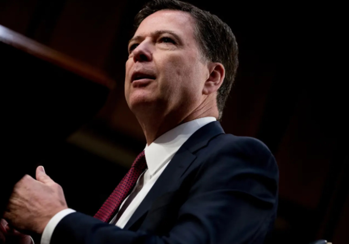Αθώος δηλώνει ο πρώην διευθυντής του FBI, Τζέιμς Κόμι - Η «συμμετοχή» του Τραμπ