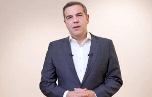 Τσίπρας στο POLITICO: Κακώς ο Μητσοτάκης δίνει «λευκή επιταγή» στις ΗΠΑ του Τραμπ