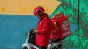 efood: Μετατροπή όλων των συμβάσεων εργασίας σε αορίστου χρόνου