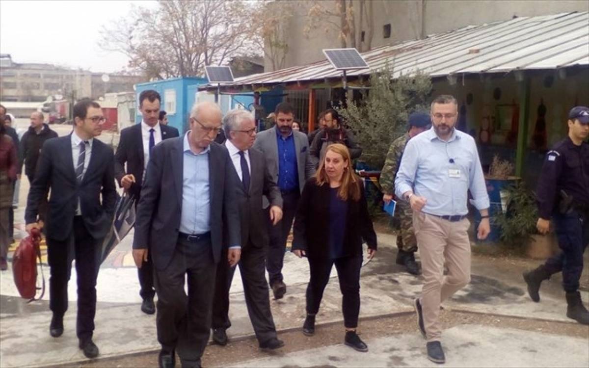 Ο Πορτογάλος ΥΠΕΣ επισκέπτεται τη δομή φιλοξενίας του Ελαιώνα