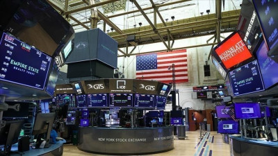 Φοβισμένοι οι επενδυτές στη Wall Street- Περιμένουν τα επιτόκια