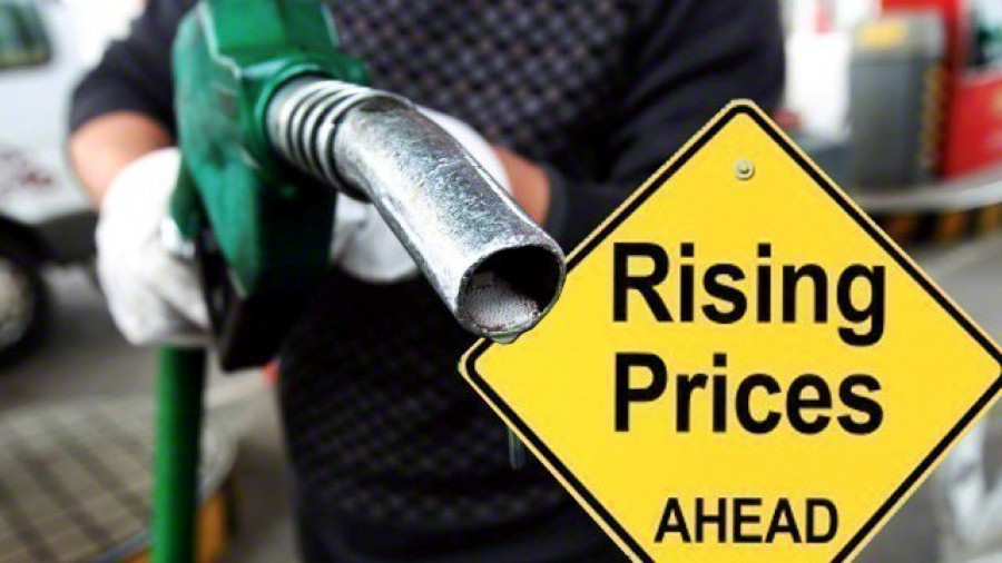 Ξέφρενο ράλι ανόδου στην τιμή της βενζίνης στις ΗΠΑ