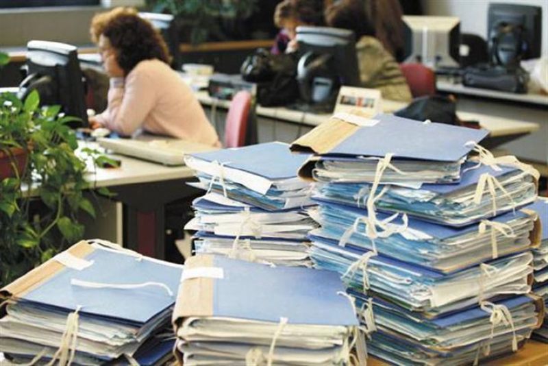 Δικαστική «ρουκέτα» για 13ο-14ο μισθό και προσλήψεις στο Δημόσιο