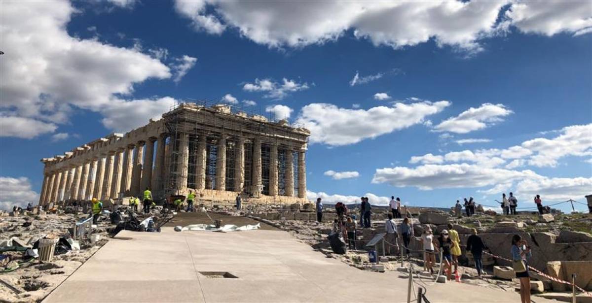 «Ξεπαρθενών»: Τι αναφέρει το ΥΠΠΟΑ για τα γυρίσματα στην Ακρόπολη