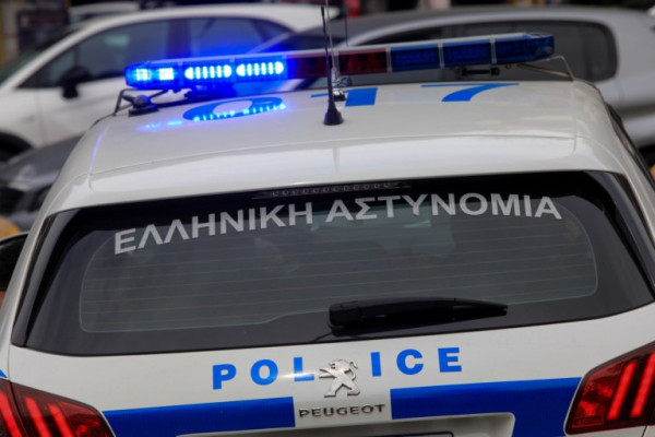 Χολαργός: Συνελήφθη ο «ταμπουρωμένος» άνδρας - Τραυματίστηκε αστυνομικός από τη μολότοφ