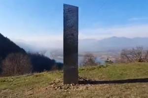 Εξωγήινοι, μάρκετινγκ ή καλλιτέχνης πίσω από την εμφάνιση μυστηριώδους μονόλιθου στη Ρουμανία;