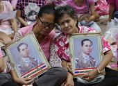 Πέθανε ο Βασιλιάς της Ταϊλάνδης, ο μακροβιότερος μονάρχης στον κόσμο