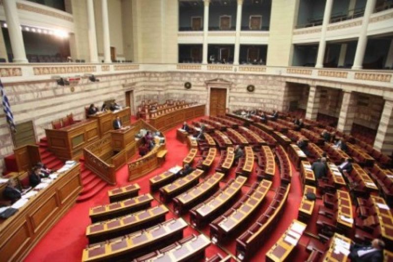Βραβεύτηκαν τρεις υπάλληλοι της Βουλής για την εργατικότητα τους