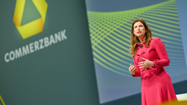 Commerzbank και UniCredit επιστρέφουν στο τραπέζι των διαπραγματεύσεων