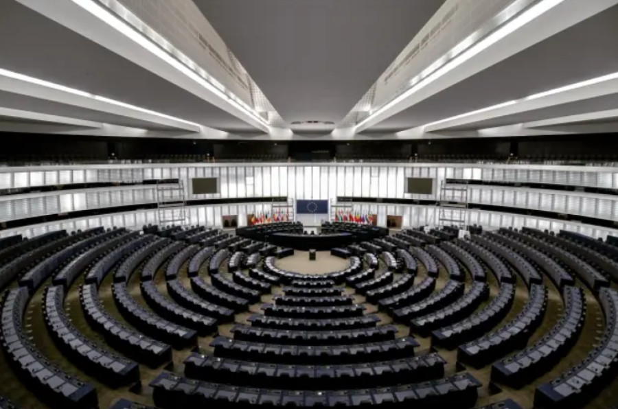 Ευρωκοινοβούλιο: Ανησυχεί που απειλούνται οι ελευθερίες, η ισότητα, η αξιοπρέπεια