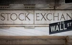 Wall Street: Αρνητικό κλείσιμο στη σκιά του δασμολογικού... μπερδέματος