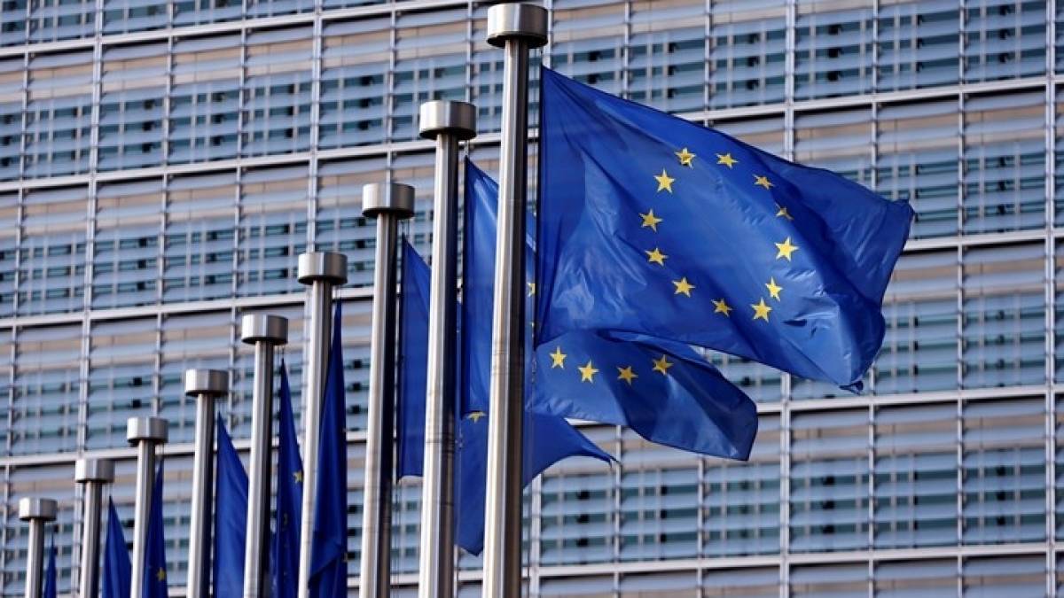 Κομισιόν: «Πράσινο φως» 300 εκατ. ευρώ για το ψηφιακό «χάσμα»