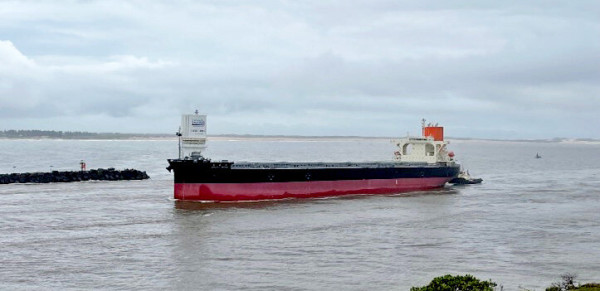 Το πρώτο bulker που τροφοδοτείται από άνεμο πλέει στο Νιούκαστλ