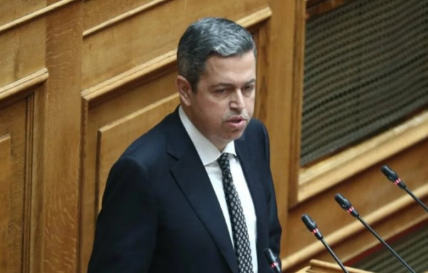 Ο Κεδίκογλου παραιτείται από βουλευτής του ΣΥΡΙΖΑ για τα... μάτια του Τσίπρα