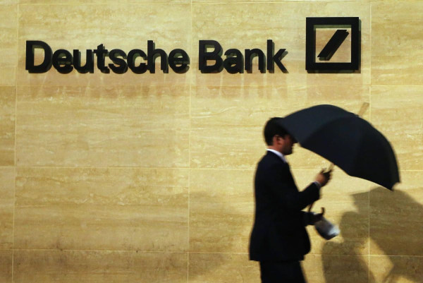 Deutsche Bank: «Βλέπει» κύμα χρεοκοπιών σε ΗΠΑ-Ευρώπη λόγω επιτοκίων