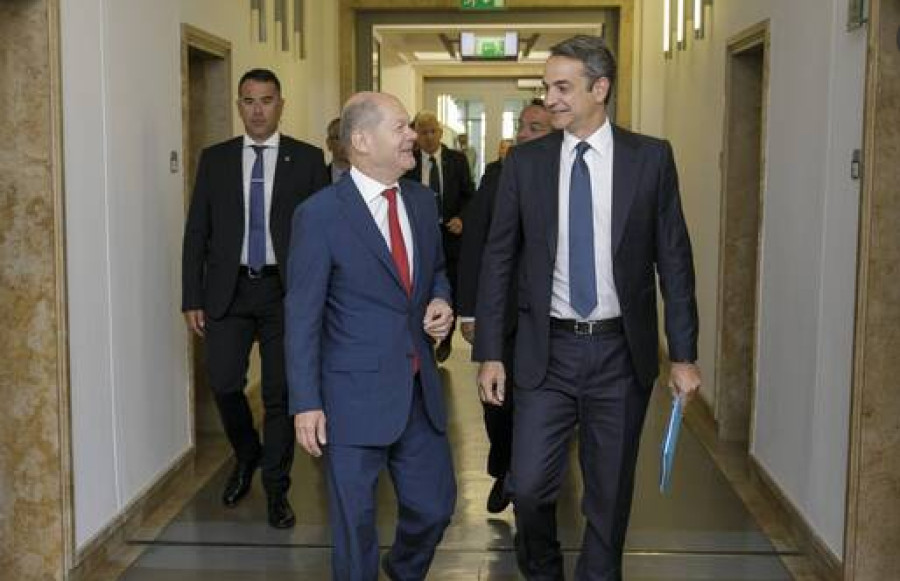 Ο Σολτς στην Αθήνα την ερχόμενη εβδομάδα με ατζέντα για τα εξοπλιστικά