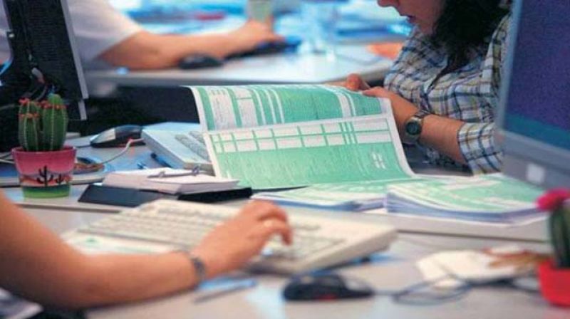 "Φρένο" στην παράταση για τις δηλώσεις, "γκάζι" στον φορολογικό παραλογισμό
